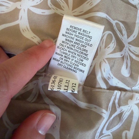 Banana Republic Beige Women's Trench Coat - Classic Single-Breasted Jacket - Picture 10 of 15